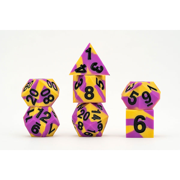 Fan Roll Sharp Edge Silicone Rubber Dice Set: PRIDE
